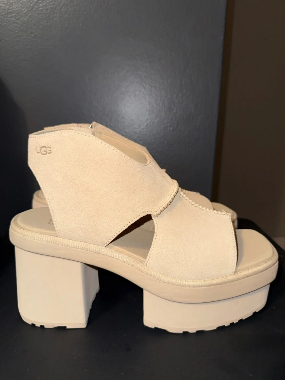UGG New Heights Women's Tan Platform Sandal Heels 10 ( or 11 Fits Big)